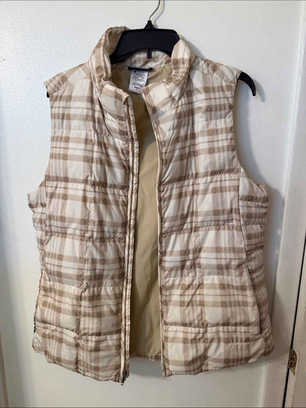 Patagonia Plaid Quilted Puffer Vest - Cream & Tan
